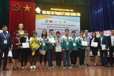 Học sinh trường tham gia ngày hội Stem tỉnh Hưng Yên  tại trường Đại Học Sư Phạm kĩ thuật  Hưng Yên đạt giải nhì.