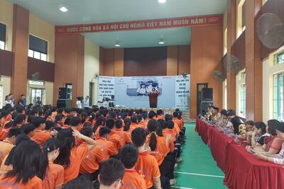 Hoạt động ngoại khóa An toàn giao thông "Vì nụ cười ngày mai" của Trường THCS CLC Dương Phúc Tư